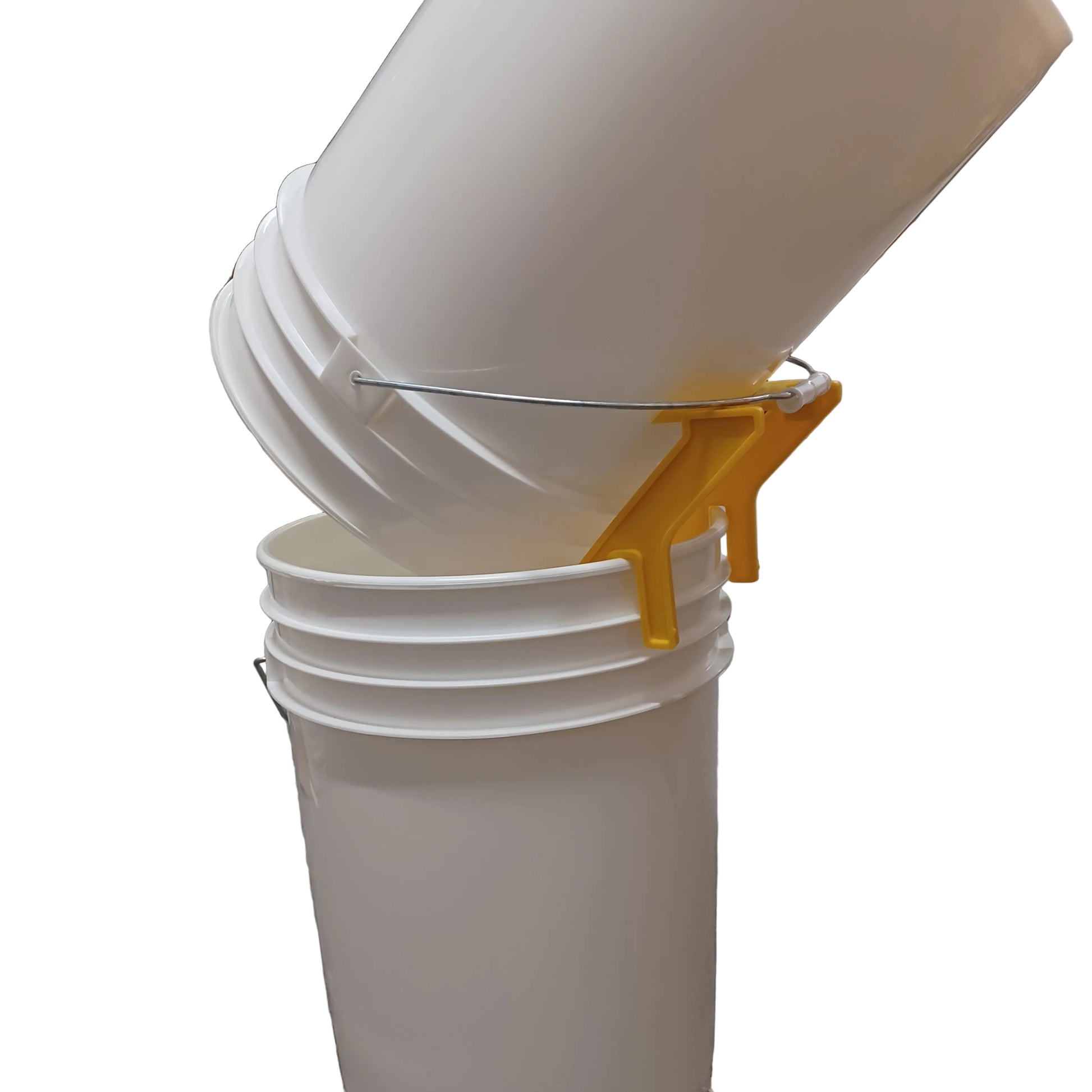 Pail perch for pouring from one pail to another